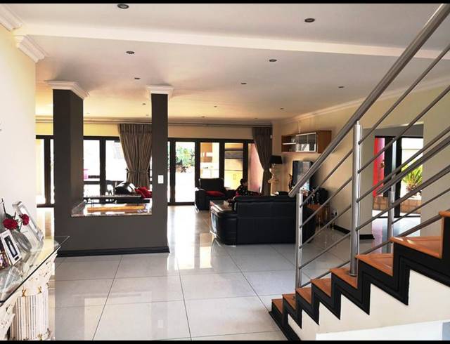 6 BEDROOM HOUSE FOR SALE IN SUNWARD PARK